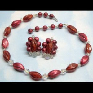 **Lovely Vintage Cherry Red Bead Necklace Set